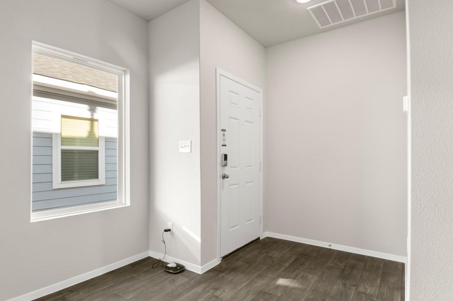 Spacious, unfurnished interior of a new home in Harvest Ridge, Elgin (Image 27).