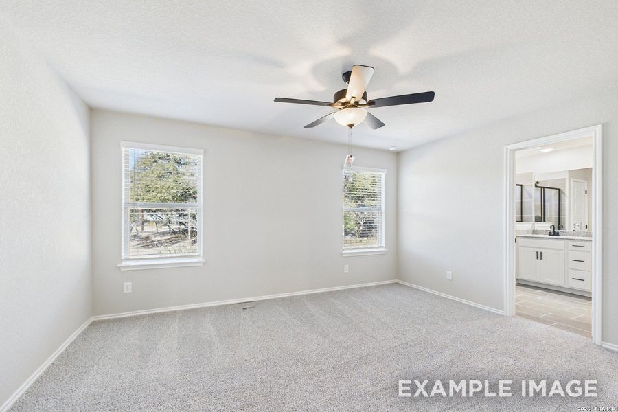 Spacious, unfurnished interior of a new home in Cedar Heights, San Antonio (Image 13).