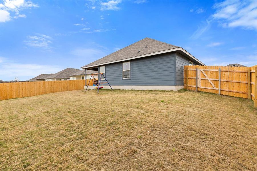 Exterior details and patio area of a home in Foxborough, Waco (Image 24).