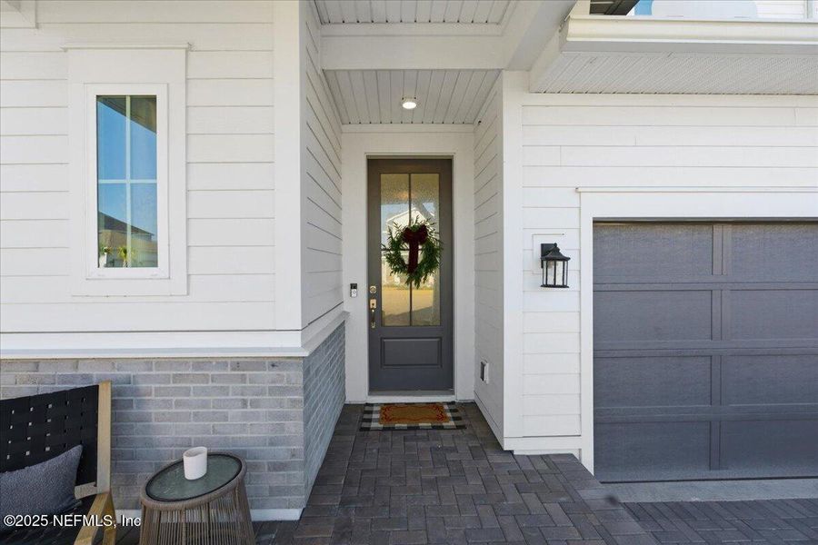 Exterior details and patio area of a home in , Jacksonville (Image 4).