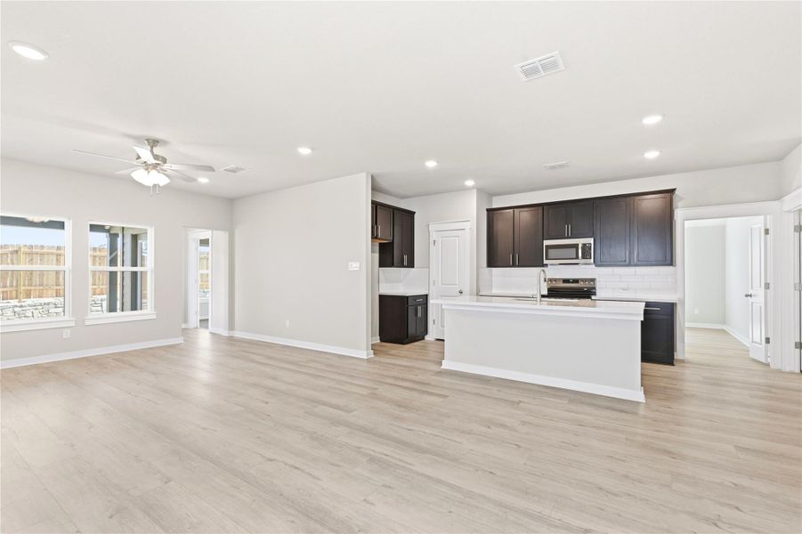 Spacious, unfurnished interior of a new home in Hunters Glen, Jarrell (Image 23).