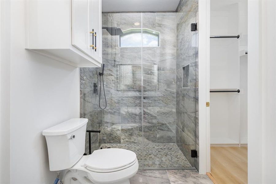 Furnished interior view inside a new home in , Colleyville (Image 7).