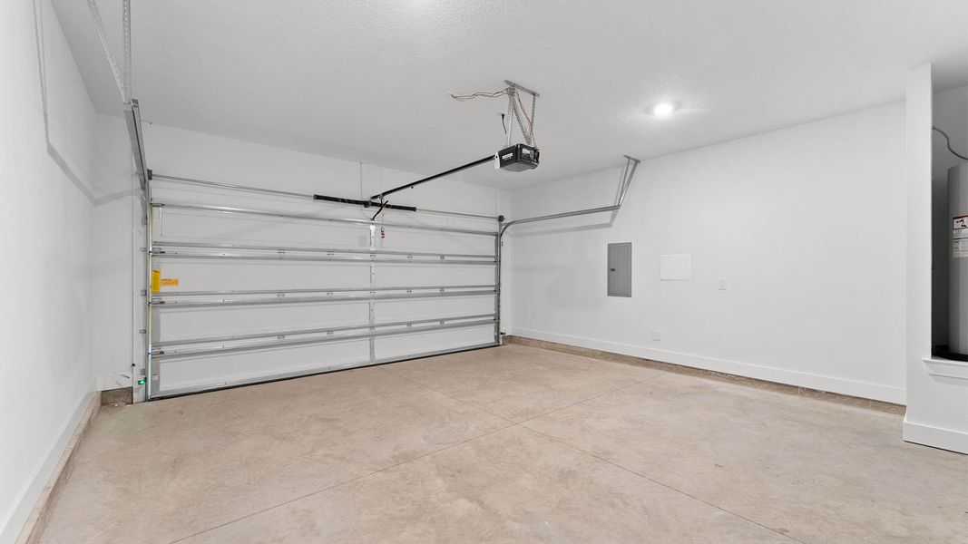 Spacious, unfurnished interior of a new home in Chateau Nemours, Port Saint Joe (Image 30).