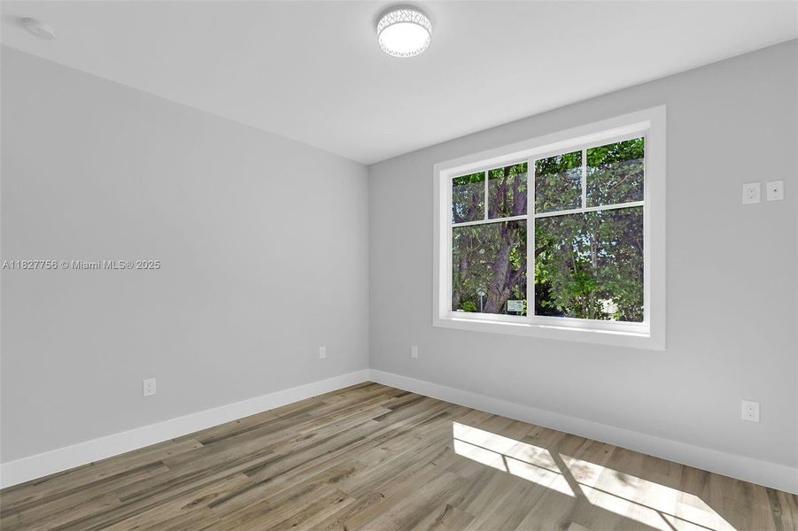 Spacious, unfurnished interior of a new home in , Key Largo (Image 33).