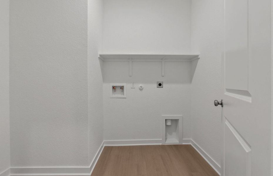 Spacious, unfurnished interior of a new home in County View, Temple (Image 34).