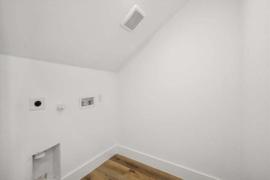 Spacious, unfurnished interior of a new home in , Fort Worth (Image 22).