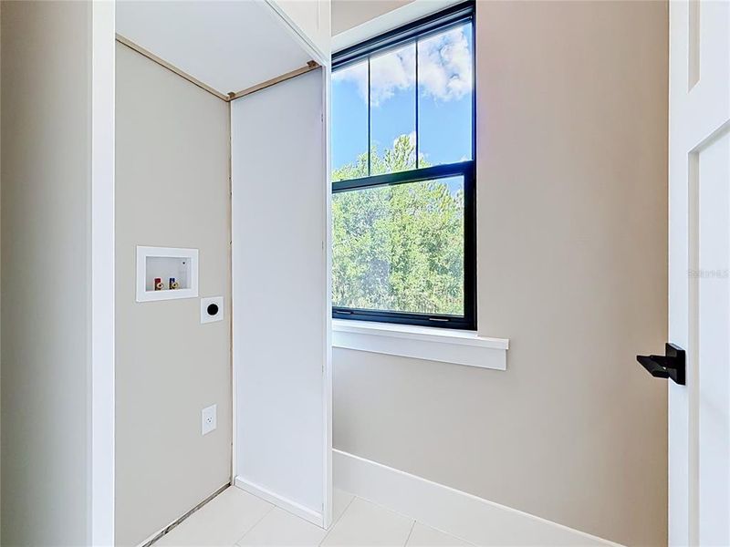 Spacious, unfurnished interior of a new home in , Howey-in-the-Hills (Image 39).