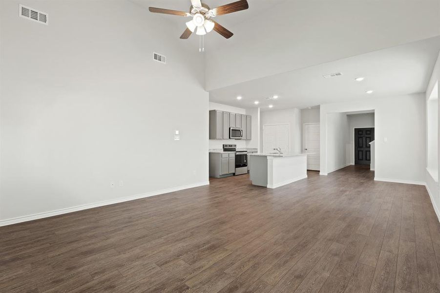 Image 13 of a home in Retreat at Fossil Creek. Image 13 of a home in Retreat at Fossil Creek.