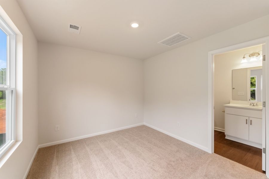 Spacious, unfurnished interior of a new home in Evergreen, Spartanburg (Image 13). Spacious, unfurnished interior of a new home in Evergreen, Spartanburg (Image 13).
