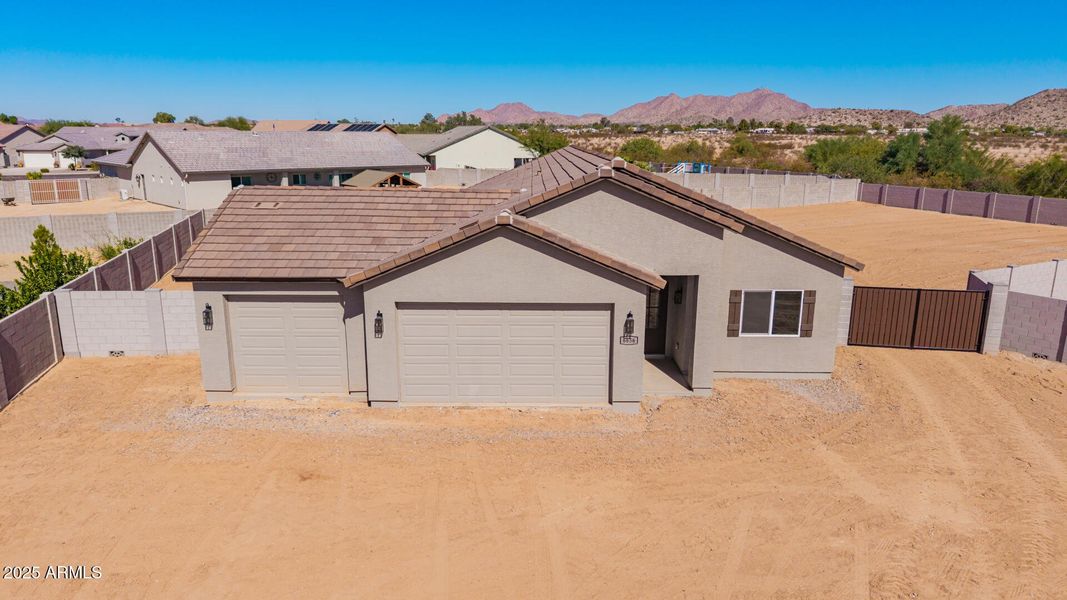 01 - Loma Drone 01 - Loma Drone