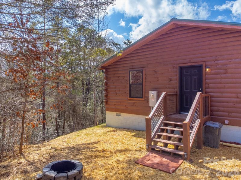 Exterior details and patio area of a home in , Whittier (Image 23).