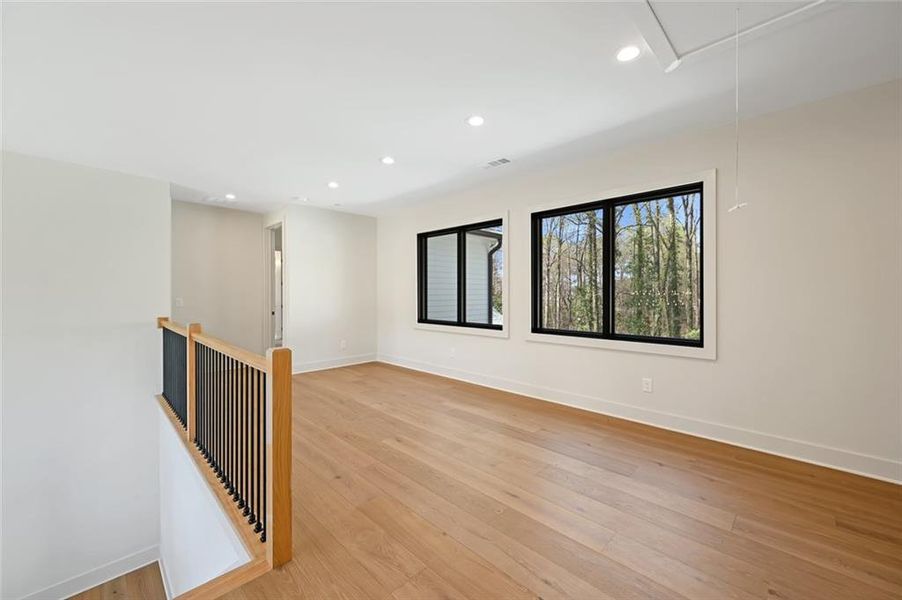 Spacious, unfurnished interior of a new home in , Alpharetta (Image 46).