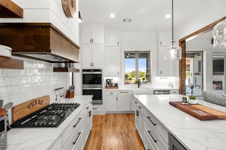 Gas Stove top, double oven, farmhouse sink!