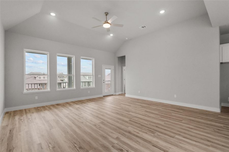 Spacious, unfurnished interior of a new home in , Texas City (Image 23). Spacious, unfurnished interior of a new home in , Texas City (Image 23).