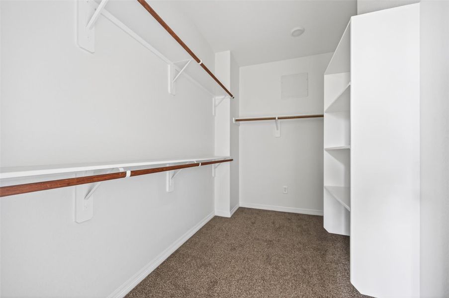 Spacious, unfurnished interior of a new home in , Hempstead (Image 44).