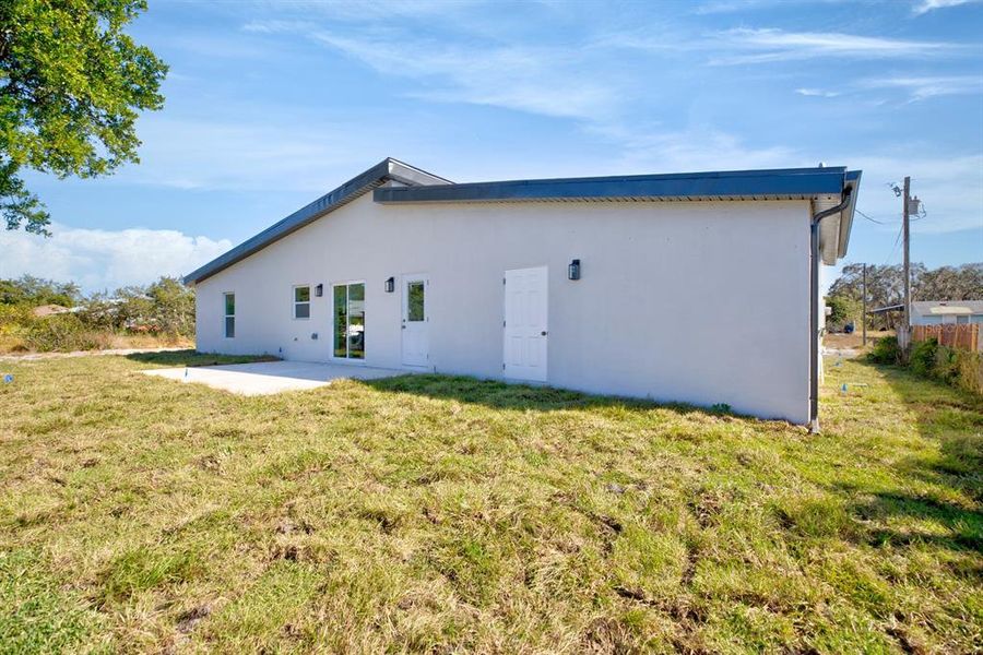 Exterior details and patio area of a home in , Avon Park (Image 3).