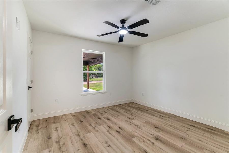 Spacious, unfurnished interior of a new home in , Roxton (Image 16).