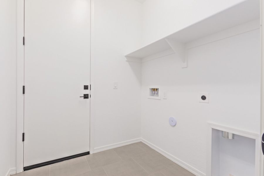 Spacious, unfurnished interior of a new home in Allen Ranches, Litchfield Park (Image 18). Spacious, unfurnished interior of a new home in Allen Ranches, Litchfield Park (Image 18).