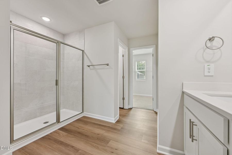 26-web-or-mls-Raleigh - Oak Manor - 744