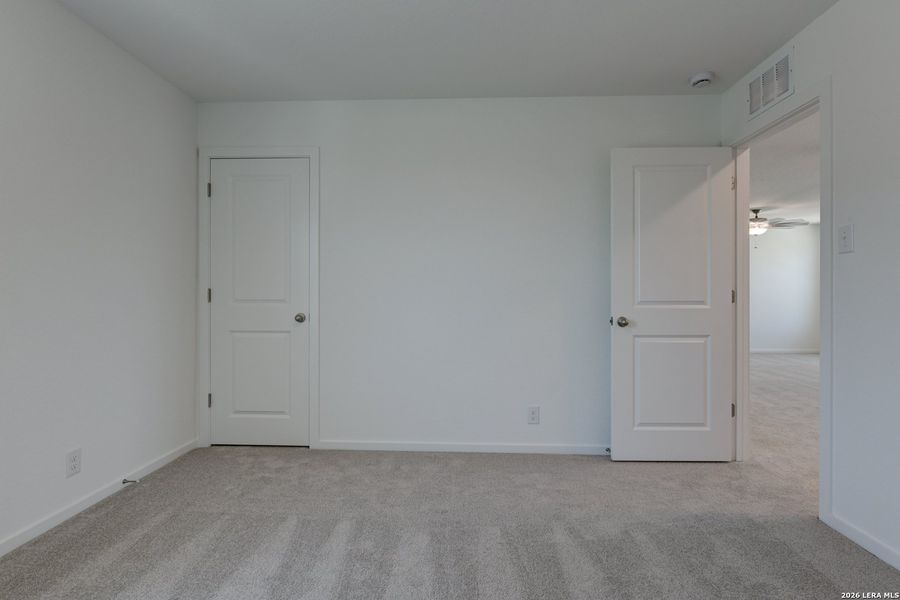 Spacious, unfurnished interior of a new home in Hennersby Hollow, San Antonio (Image 23).