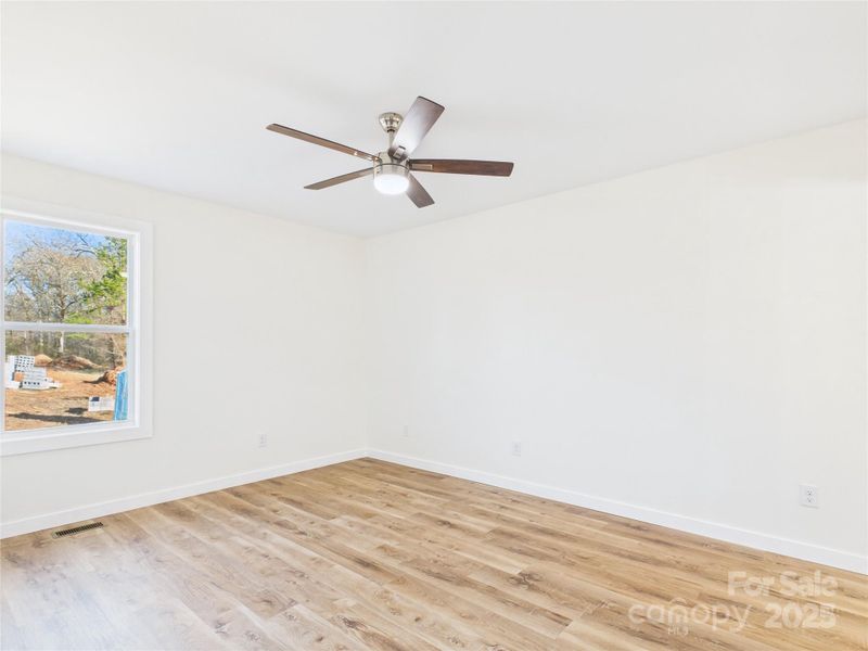 Spacious, unfurnished interior of a new home in , Hudson (Image 22).