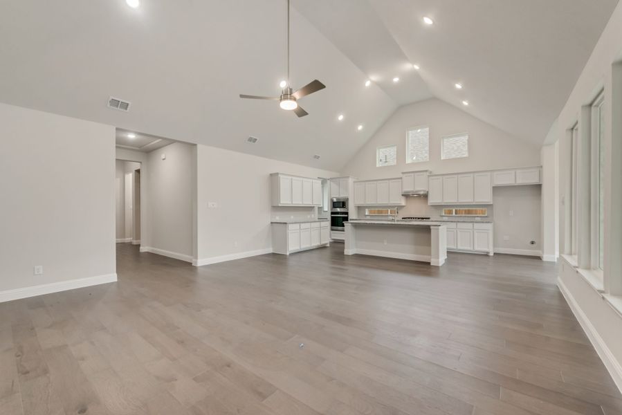 Spacious, unfurnished interior of a new home in Nelson Lake, Rockwall (Image 13).