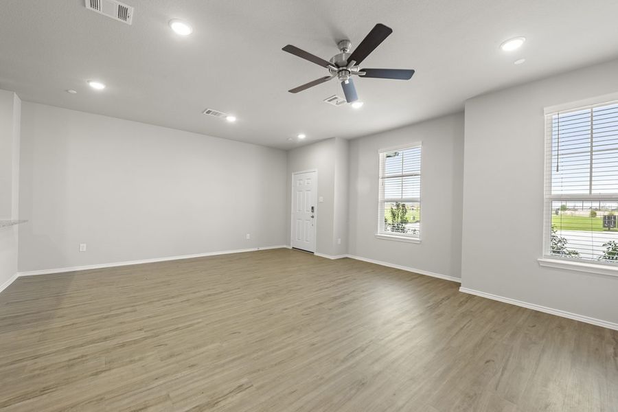 Spacious, unfurnished interior of a new home in Sierra Vista Townhomes, Rosharon (Image 14).