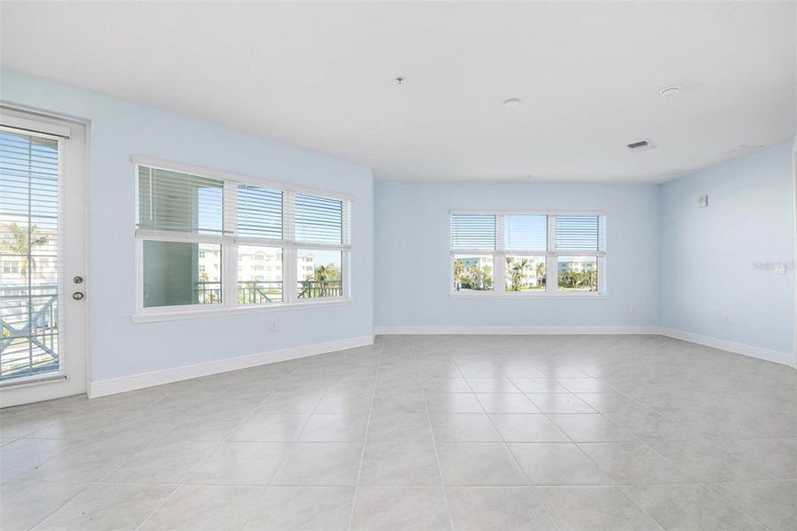 Spacious, unfurnished interior of a new home in , Bradenton (Image 22).