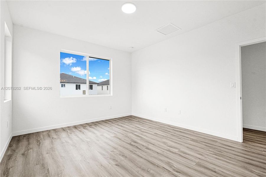 Spacious, unfurnished interior of a new home in Chloe's Estates, Miami (Image 45).