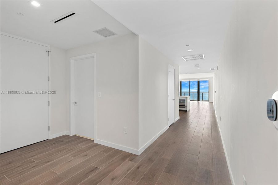 Spacious, unfurnished interior of a new home in , Pompano Beach (Image 51).