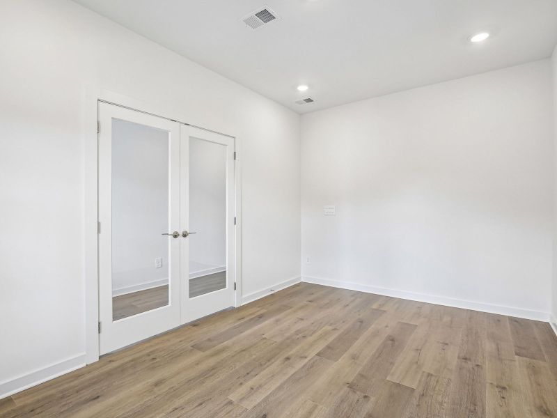 Spacious, unfurnished interior of a new home in Mansker Farms - Bronze Series, Hendersonville (Image 10).