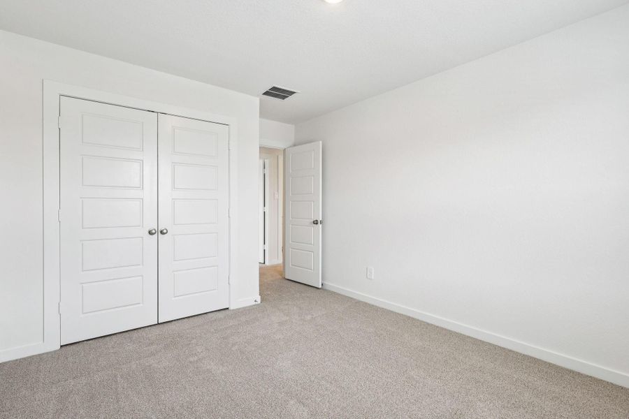 Spacious, unfurnished interior of a new home in Southwinds, Baytown (Image 24).