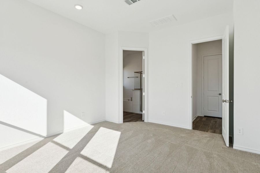 Spacious, unfurnished interior of a new home in Montgomery Bend, Montgomery (Image 17).