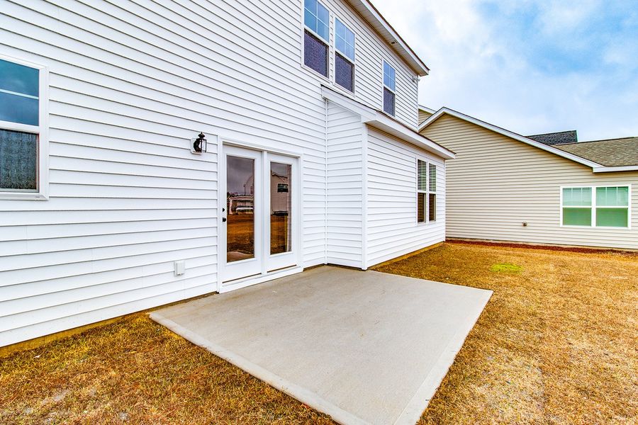 Exterior details and patio area of a home in Hendrix Farms, Lexington (Image 3).