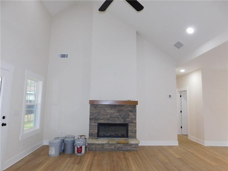 Spacious, unfurnished interior of a new home in , Dahlonega (Image 19).