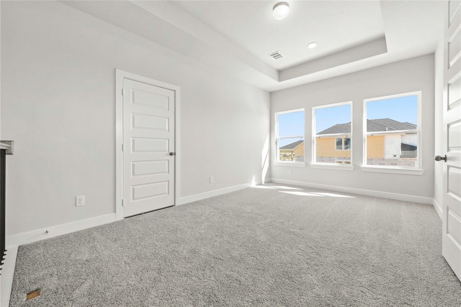 Representative image. Features, selections and colors may vary.