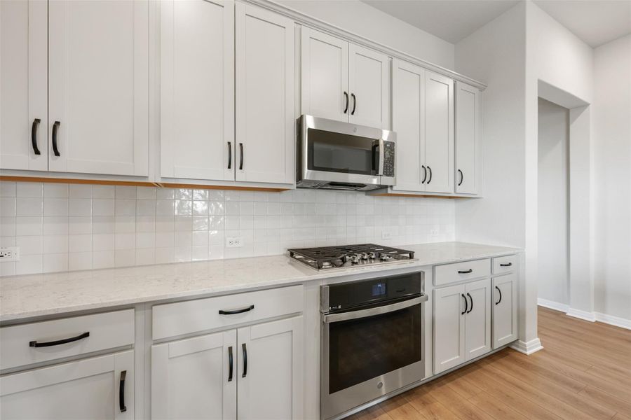 Representative images and renderings are for illustrative purposes. Actual structural options and design finishes of home may vary.