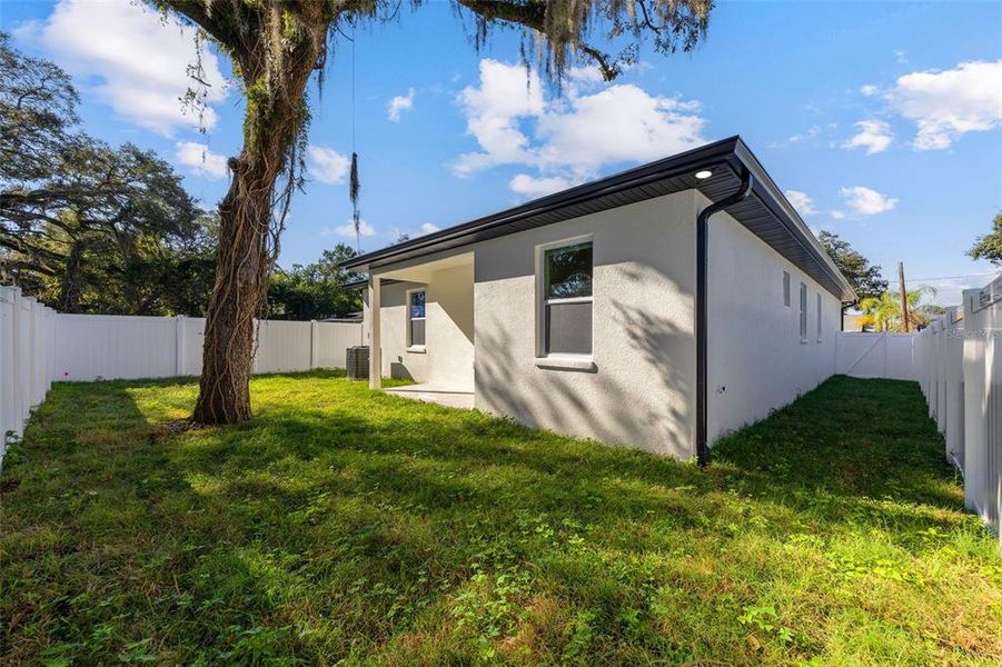 Exterior details and patio area of a home in , Tampa (Image 22).