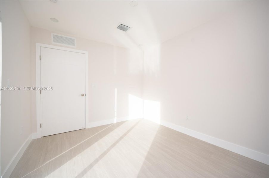 Spacious, unfurnished interior of a new home in , Miramar (Image 35).