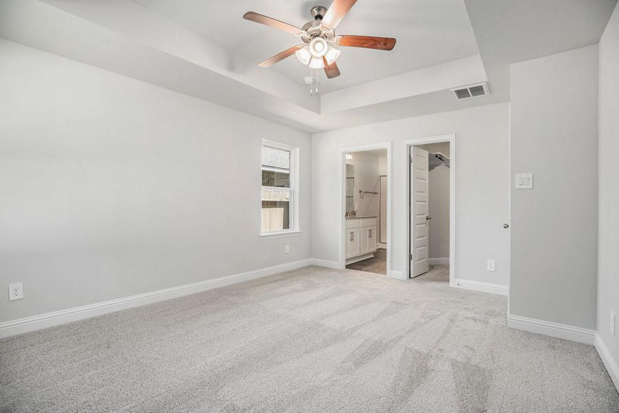 Spacious, unfurnished interior of a new home in Kiber Reserve, Angleton (Image 14).