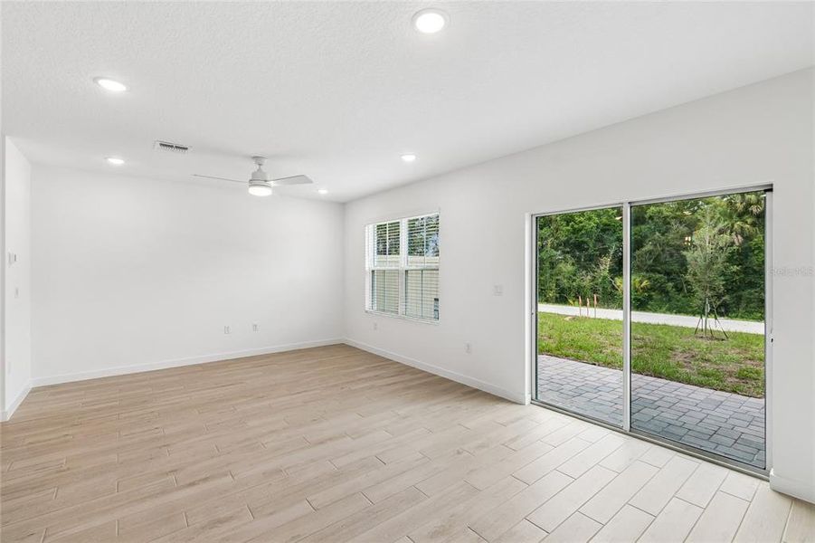 Spacious, unfurnished interior of a new home in Aspire at Canter Creek, Davenport (Image 21).