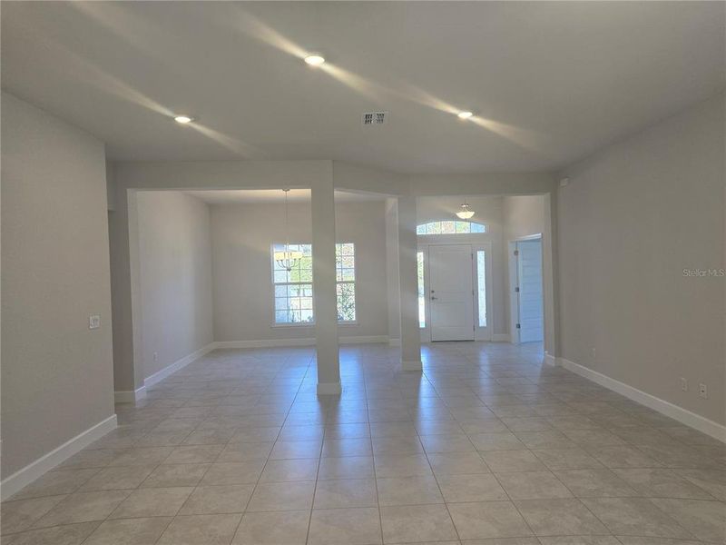 Spacious, unfurnished interior of a new home in Sugarmill Woods, Homosassa (Image 15).