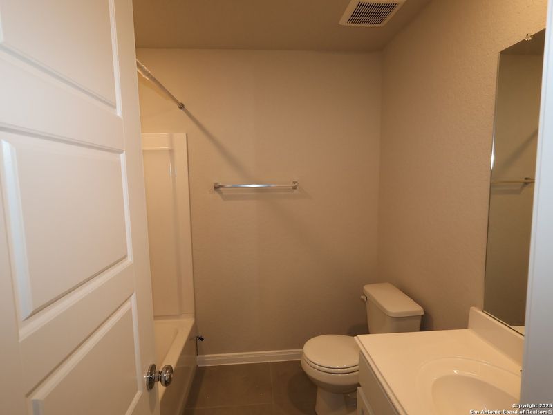 Furnished interior view inside a new home in Agave, San Antonio (Image 11).