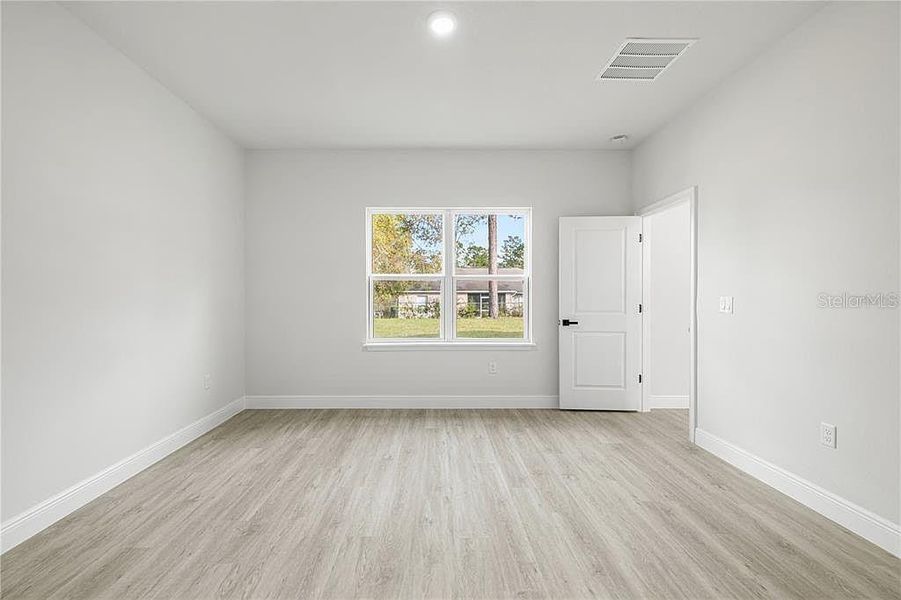 Spacious, unfurnished interior of a new home in , Citrus Springs (Image 25).