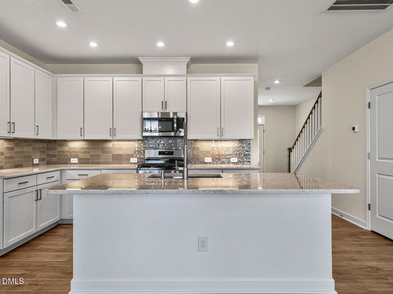 014-1280x960-kitchen