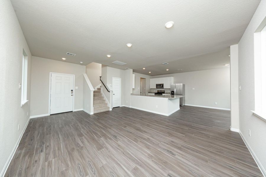 Spacious, unfurnished interior of a new home in Cliffstone Hills, Conroe (Image 21).