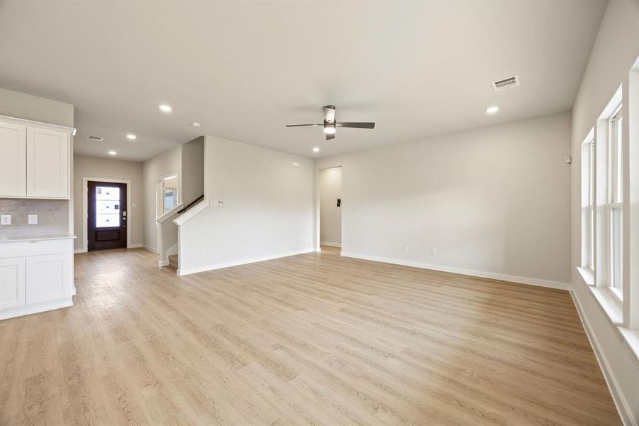 Spacious, unfurnished interior of a new home in Summerwood Estates, Red Oak (Image 14).