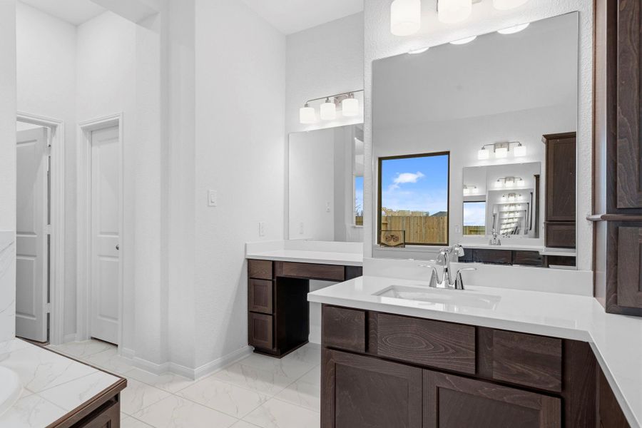 Furnished interior view inside a new home in , Texas City (Image 12).