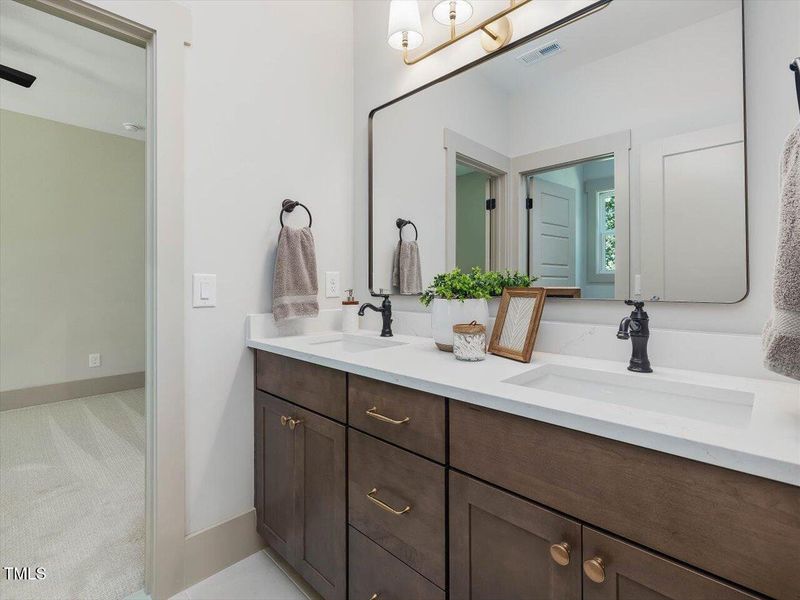 067-Shared Bath 067-Shared Bath