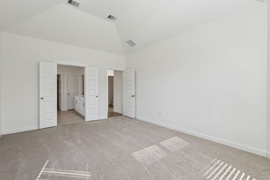Spacious, unfurnished interior of a new home in Stewart's Ranch, Conroe (Image 21).
